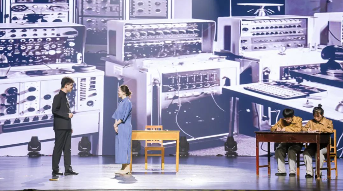 第二屆弘揚“兩彈一星”精神話劇大賽決賽現(xiàn)場。學(xué)校供圖