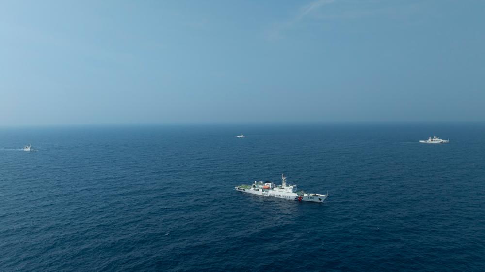 4月22日，中越海警艦艇編隊(duì)在北部灣海域開展聯(lián)合巡邏。（中國(guó)海警供圖）