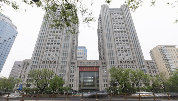 這是2025年4月21日在北京拍攝的中華全國總工會(huì)外景。新華社發(fā)（王鑫攝）