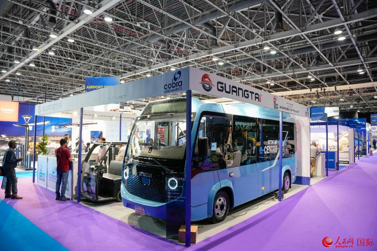 展會(huì)展示的電動(dòng)大巴車。人民網(wǎng)塔里克·易卜拉欣攝