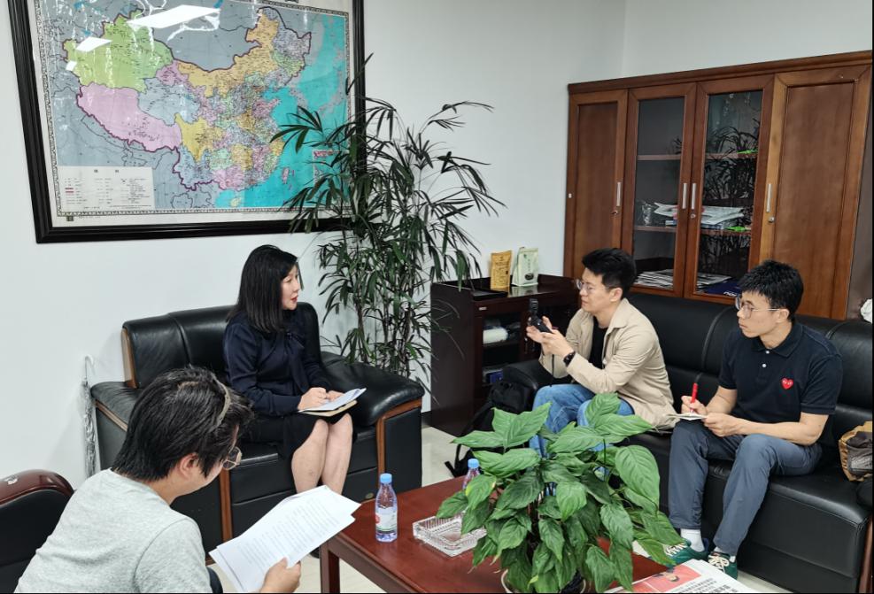 記者采訪企業(yè)跨境物流建設(shè)情況。人民網(wǎng) 孫啟凡攝