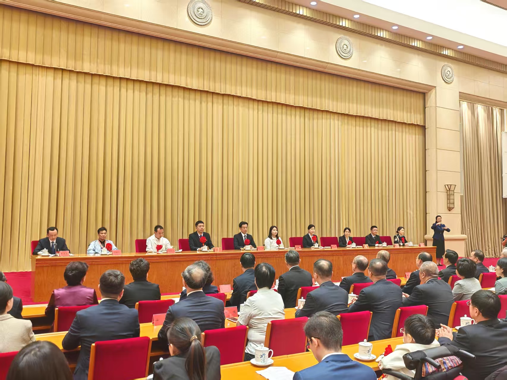 第七次全國(guó)自強(qiáng)模范暨助殘先進(jìn)事跡首場(chǎng)報(bào)告會(huì)現(xiàn)場(chǎng)。 人民網(wǎng)記者 王子鋒攝