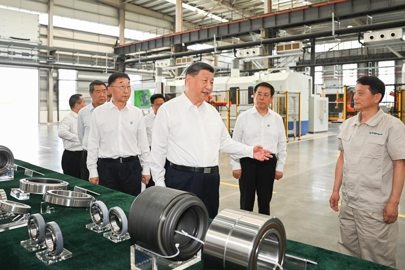 2025年5月19日，習(xí)近平總書記在河南洛陽軸承集團(tuán)股份有限公司智能工廠考察。
