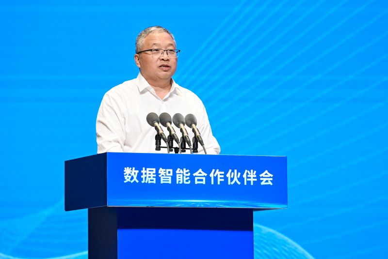 圖為豫資控股集團(tuán)黨委書記、董事長秦建斌。