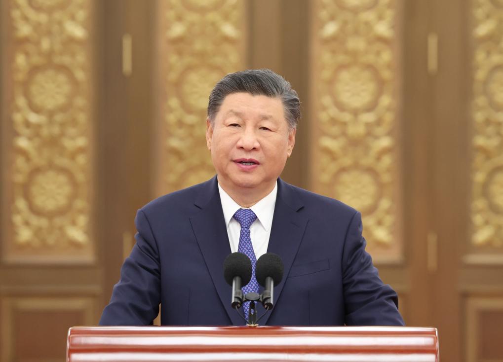 2024年9月23日，習(xí)近平總書(shū)記在人民大會(huì)堂接見(jiàn)探月工程嫦娥六號(hào)任務(wù)參研參試人員代表并參觀月球樣品和探月工程成果展覽。這是習(xí)近平總書(shū)記發(fā)表重要講話。新華社記者 鞠鵬 攝