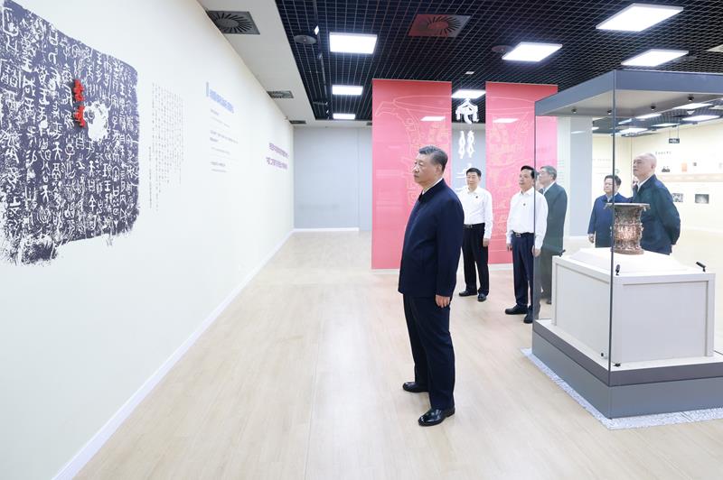 △2024年9月10日，習(xí)近平總書記來(lái)到陜西寶雞市參觀寶雞青銅器博物院。