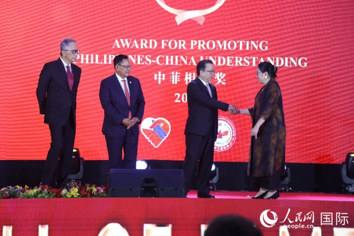 菲律賓前參議員許爾琦榮獲“終身成就獎(jiǎng)”。人民網(wǎng)記者樊帆 攝